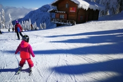 cursuri-schi-pentru-copii-si-adulti cu renumita scoala de ski R&j din Poiana Brasov